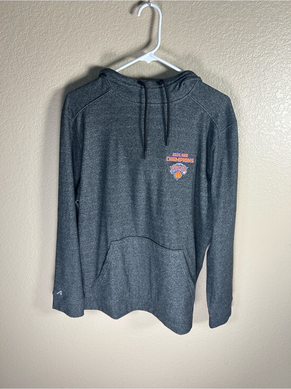 Antigua Dark Gray New York Knicks '2025 NBA Champions' Pullover Hoodie